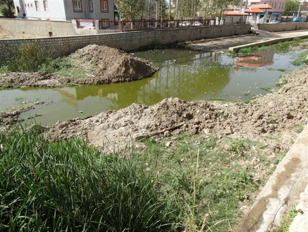 کانال آب سراب دوره محلی برای تجمع فاضلاب شهری