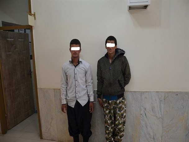 عاملان سرقت به عنف دو نوجوان در تایباد دستگیر شدند+عکس