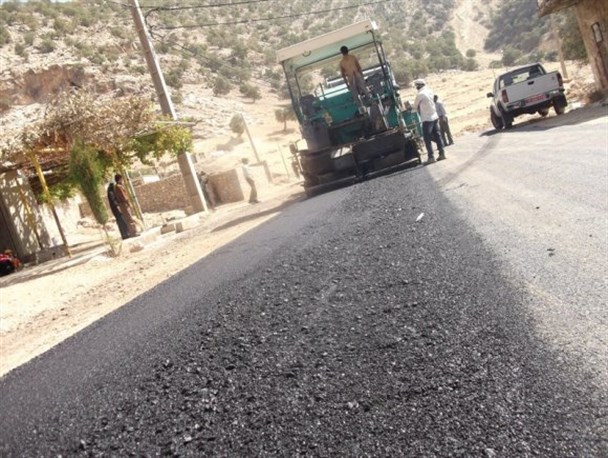 آغاز عملیات اجرایی آسفالت جاده روستای دهنو تلخاب چرام+تصاویر