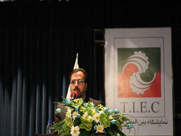 ادبیات دفاع مقدس باید مستند و بدون تفسیرهای شخصی باشد