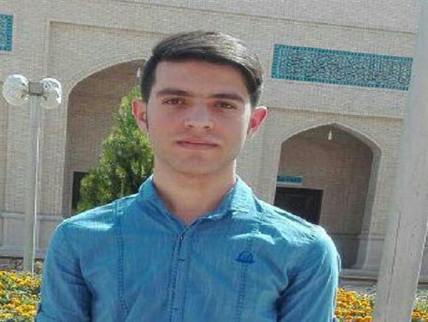 از 12 ساعت درس خواندن یک ساعت آن قرآن می خواندم