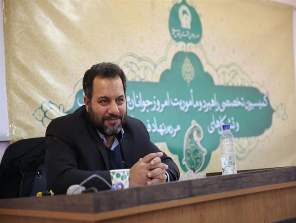نگاه قاطبه مجلس تعامل با مدیران در جهت حق مردم است/ مجلس برادر بزرگ تر دولت است، هم دست می گیرد هم گوش می پیچاند