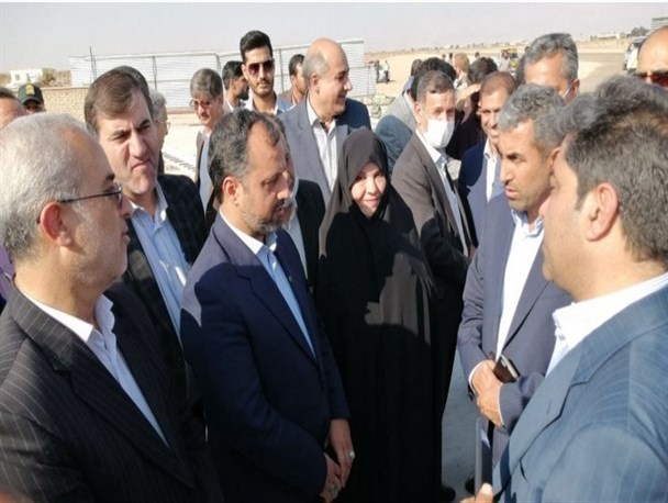 کلنگ‌زنی شهرک زنجیره فوتوولتاییک انرژی های تجدیدپذیر ایران در کرمان/ شرکت در شورای ادارای شهرستان بافت