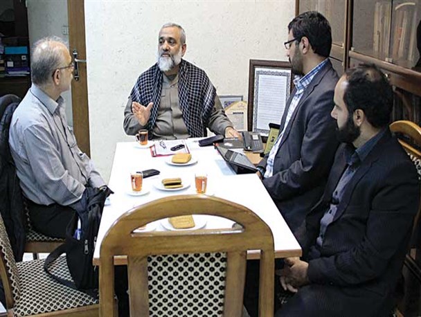 واکنش های محمد رضا نقدی به سوالات صریح یک خبرنگار/ بسیج از نظر نظامی قوی تر هم شده است