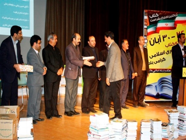 از فعالان عرصه کتاب و کتابخوانی ملایر تجلیل شد/اهدای  4 هزار جلد کتاب در ملایر