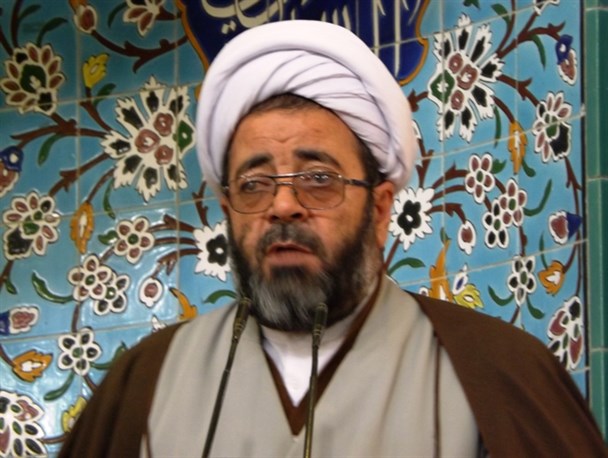 اجرای تفکرات غربی سبب نفوذ استکبار و عقب ماندن از رشد علمی دنیا می‌شود