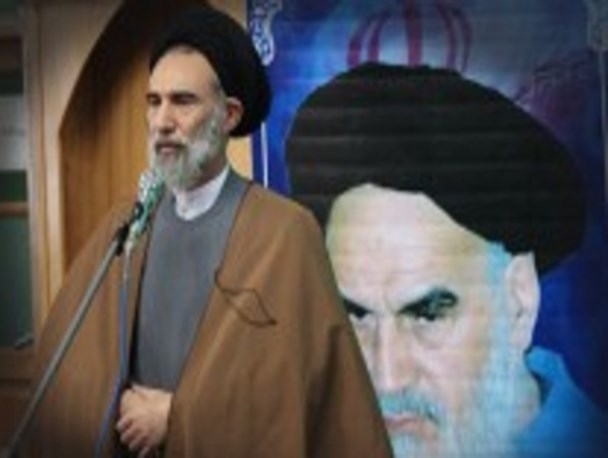 یکی از اولویت‌های رهبر انقلاب سرکشی از خانواده‌های شهدا  است