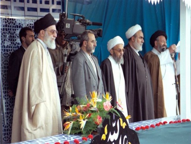 خاطرات جوانان دهه هفتاد از سفر رهبر انقلاب به ساوه/ سخنان رهبر را هنوز به یاد دارم