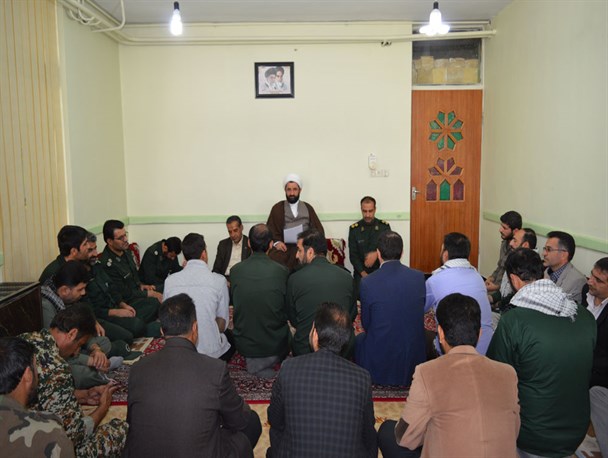 دیدار صمیمی بسیجیان و پایوران ناحیه مقاومت بسیج فارسان با امام‌جمعه