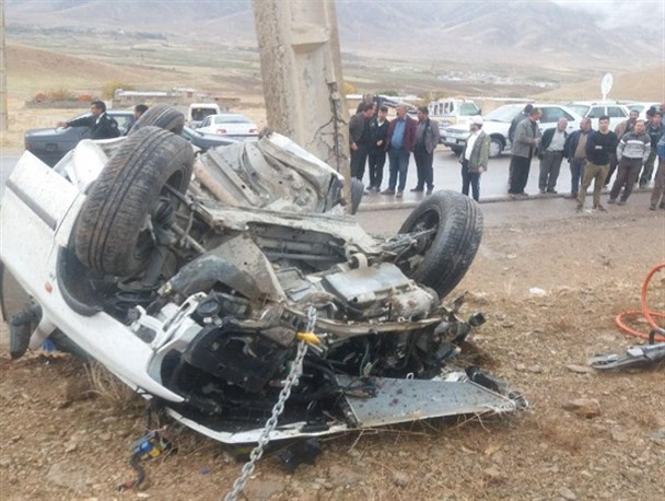 تخطی از سرعت مطمئنه در لردگان دو کشته برجای گذاشت+عکس