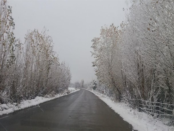 همه محورهای مواصلاتی نهاوند باز و تردد در جریان است