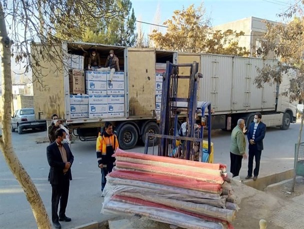 اهدای لوازم خانگیِ بنیاد علوی به زلزله زدگان جاجرمی