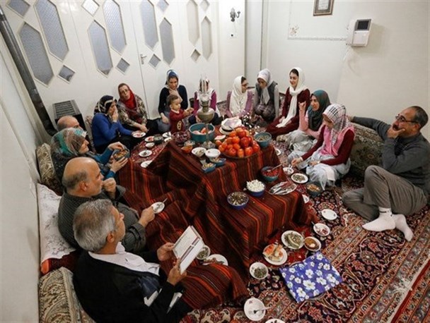 کرونا در کمین شب‌نشینی‌های پاییزی/ زنگ خطر پیک ششم به گوش می‌رسد