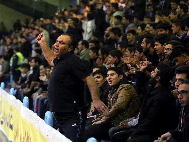 فحاشی لیدرها ماهان‌ قم به خبرنگاران