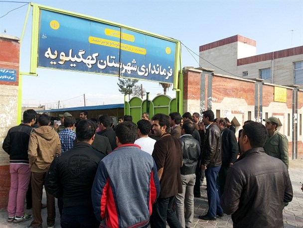 گزارش تصویری/تجمع و اعتراض بازاریان دهدشت جلوی فرمانداری کهگیلویه
