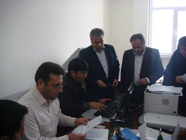 بازدید مدیرکل سیاسی زنجان از روند ثبت نام کاندیداها در خدابنده /تصاویر