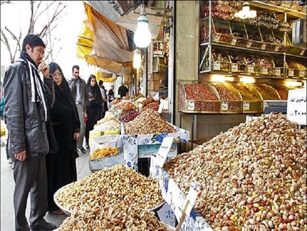 قیمت میوه شب یلدا سر به فلک کشید/ گلایه مردم از نابسامانی در بازار میوه و خشکبار