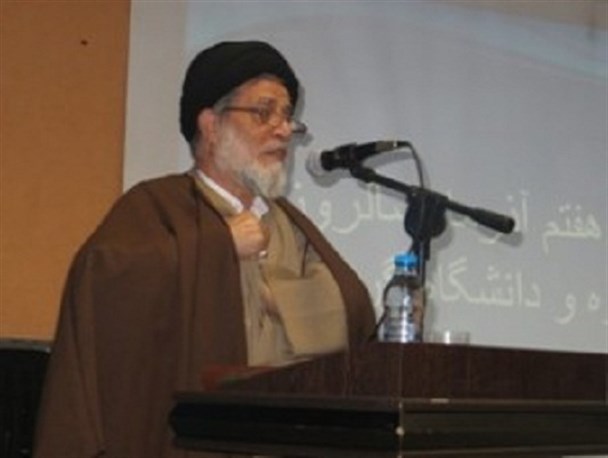 باید اخلاق در محیط دانشگاه و مراکز علمی حاکم باشد