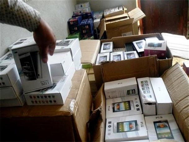 کشف محموله یک میلیاردی گوشی های تلفن همراه در پیرانشهر