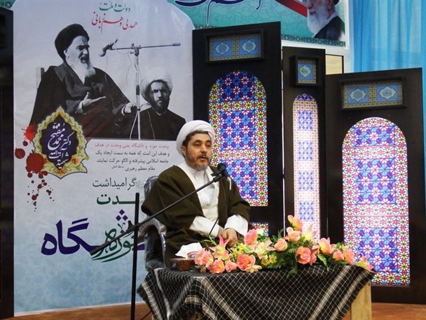 جامعه شناسی به جای شکل گیری در دانشگاه در تاکسی ها شکل می گیرد/ هدف حوزه و دانشگاه باید خیررسانی و حق رسانی واقعی باشد