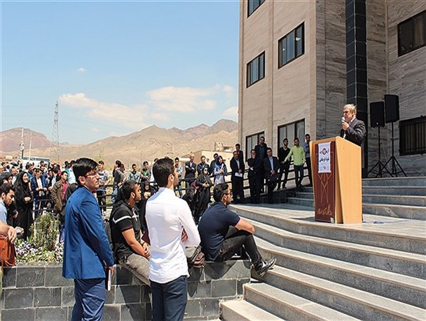 میانگین مبلغ پرداختی برای هر مقاله مفید ۸ برابر متوسط جهانی است!/ شخصی که برای دکتری آمده بود و فرمول آب را نمی‌دانست!
