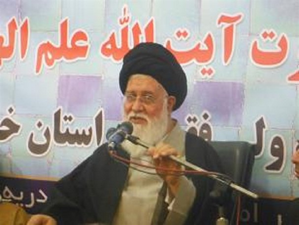 عنصر نامطلوبی که در عرصه های سیاسی نظام نفوذ کند، شعاع خود را بازکرده و انقلابیون را کنار می زند/برخی عناصر داخلی معتقدند که باید مسیر انقلاب تغییر کند و مشکل آمریکا را با تعامل حل کرد