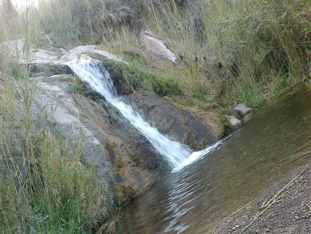 رودخانه دایمی دهستان درونه بردسکن با آبشاری بسیار زیبا