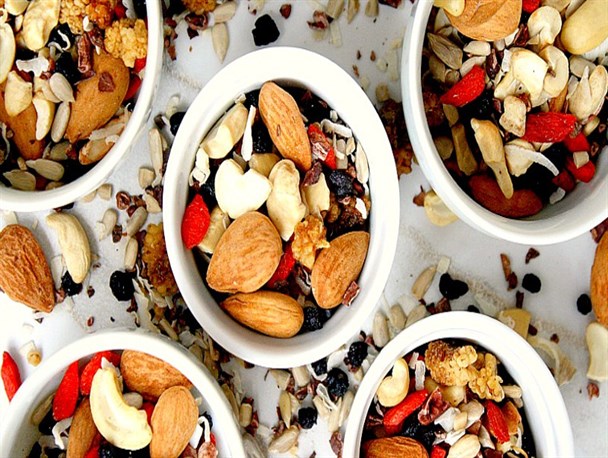 قیمت انواع آجیل شب یلدا در بازار ساری/ بادام درختی 58000 تومان