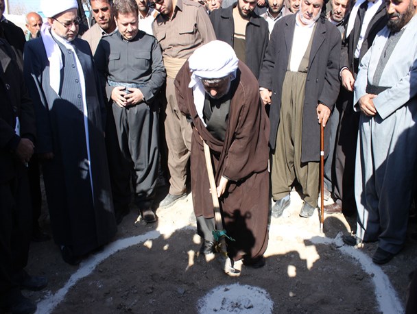 مراسم کلنگ زنی مسجد تخریب شده روستای زلزله زده امام عباس توسط ستاد وحدت پاوه + تصاویر