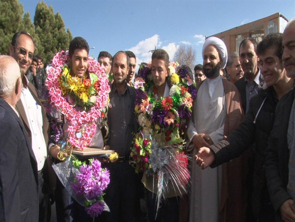 استقبال از دانش آموزان افتخار آفرین رابری برگزیده کشوری جشنواره جوان خوارزمی + تصاویر