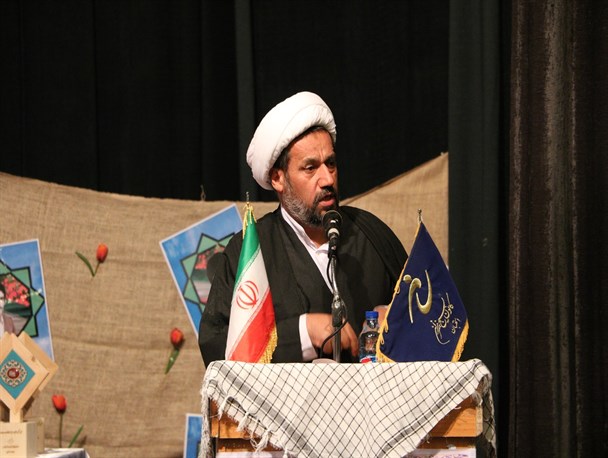 هنر زبان بی بدیلی است به شرط آنکه اسلامی باشد / در جامعه ما هنر دارد به انحطاط کشیده می شود