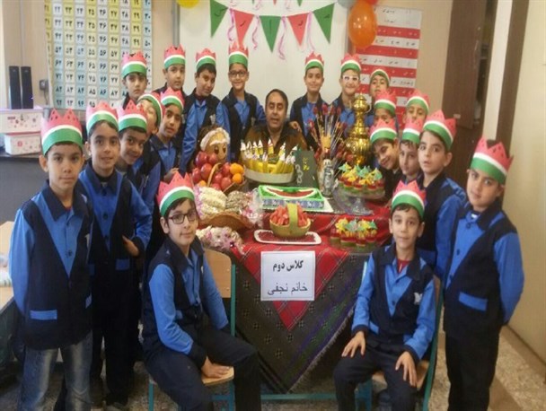 جشن یلدای همرا با قصه گویی مادربزرگ ها + تصاویر