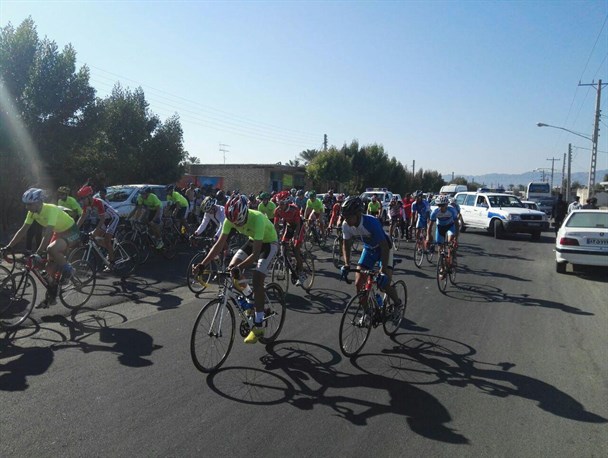 تور ملی دوچرخه سواری ولایت،از حسین آباد منوجان تا قلعه گنج برگزار شد/تصاویر