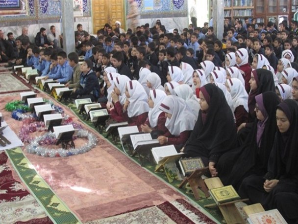 تمسک به معارف قرآن؛ رمز استقلال و رهایی مسلمانان از دشمنان