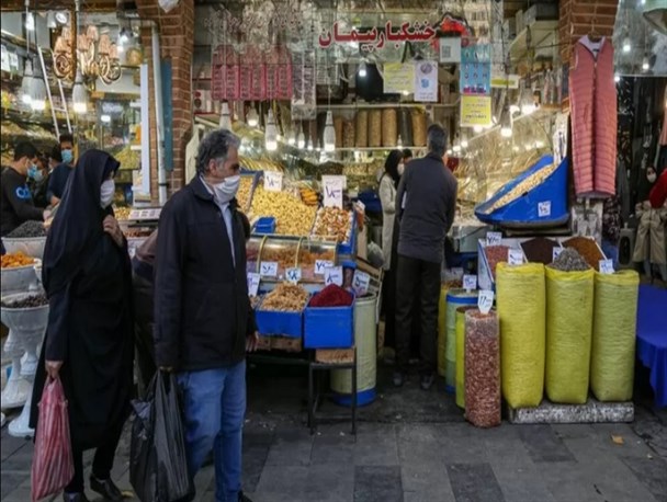 چرا «اومیکرون» فرصت آزمون و خطا برای «یلدا» باقی نگذاشته!/ احتمال ابتلا به کرونا در دورهمی امسال ده‌ها برابر است!