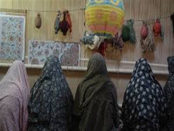 راه اندازی کارگاه قالی بافی در شهرستان حاجی آباد