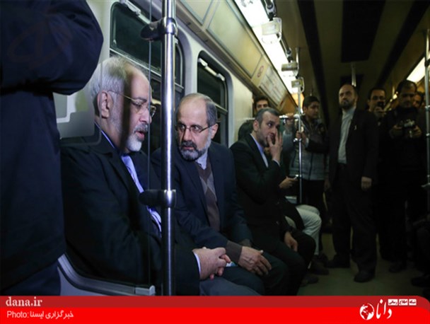 عکس خبری/محمد جواد ظریف در مترو