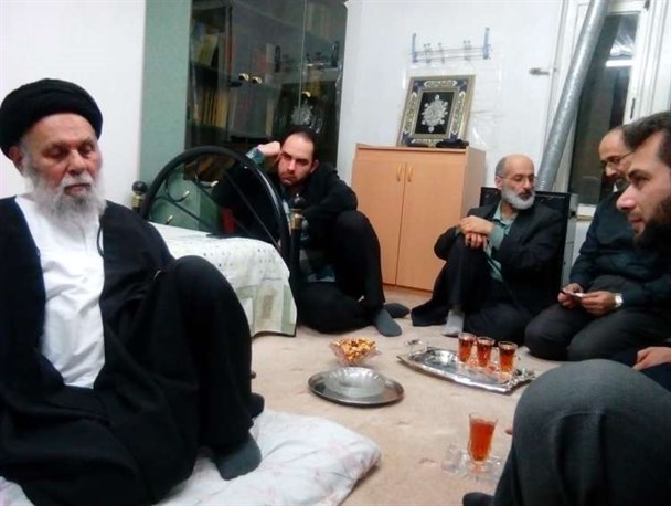 جمعی از جوانان با تنها یادگار گیلانی فدائیان اسلام دیدار کردند