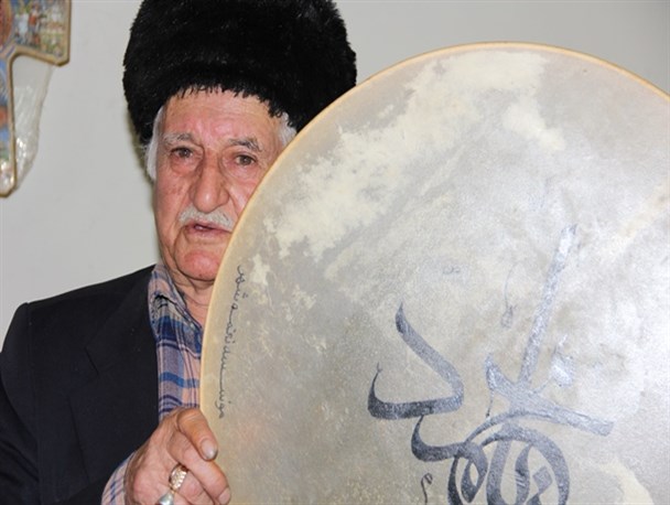 عشق به محمد(ص) در قلب هنرمند پیشکسوت مسیحی موج می زند/ ضرورت ارج نهادن مقام این هنرمند اورموی