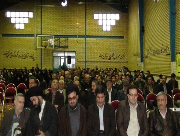 اولین جشنواره ی تجلیل از خیرین مدرسه ساز در شهر صائین قلعه برگزار شد