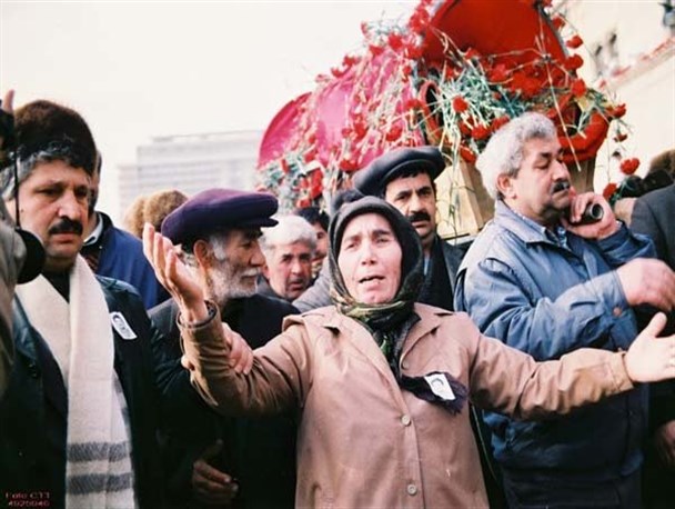 هیچ سنگی مانع خروش ملت مسلمان آذربایجان علیه بی دینی نمی شود