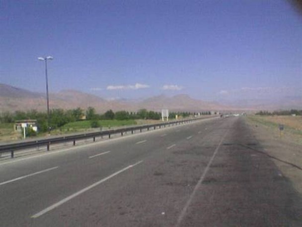 محور های مواصلاتی استان زنجان باز بوده و تردد در آن جریان دارد/ همراه داشتن زنجیر چرخ در محور های کوهستانی الزامی است