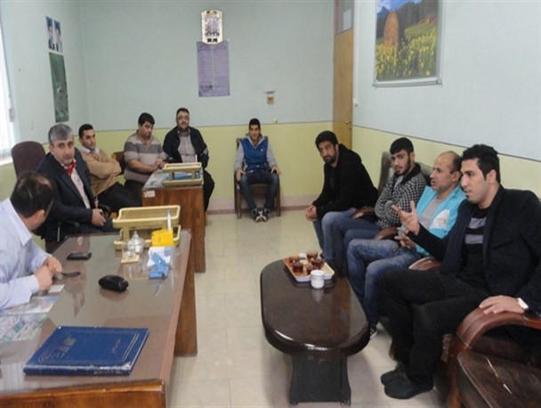 اعتراض جمعی از کشتی گیران بندرگز به وضعیت هیئت کشتی این شهرستان+ عکس