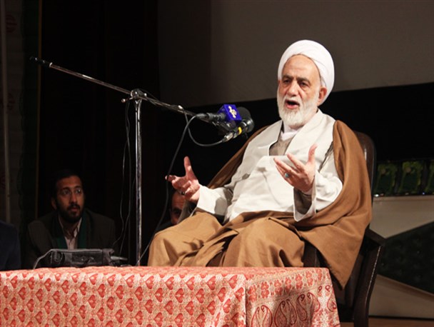 نماز؛ تنها عاملی که جوانان را از فساد دور می کند/ اهمیت آموزش نماز از راه هنر است