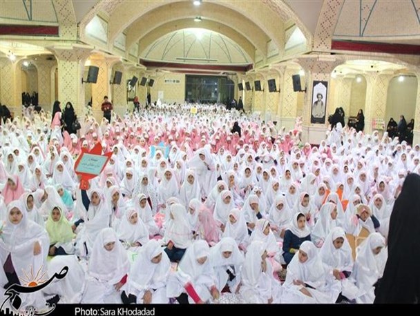 آئین جشن تکلیف 2 هزار دانش‌آموز دختر قزوینی برگزار شد