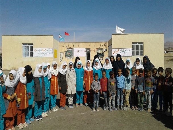 فداکاری مدیر مدرسه برای رضایت خانواده ها به تحصیل فرزاندانشان