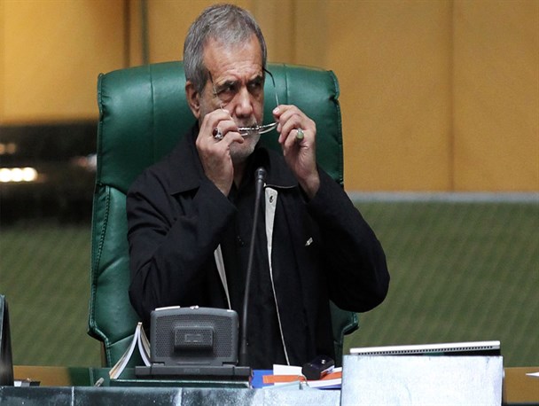 فعالیت مدیران تمام وقت دانشگاه علوم پزشکی در مطب‌های خصوصی خلاف قانون است/ معاون درمان دانشگاه علوم پزشکی تبریز پاسخگوی فعالیت غیرمجاز خود باشد