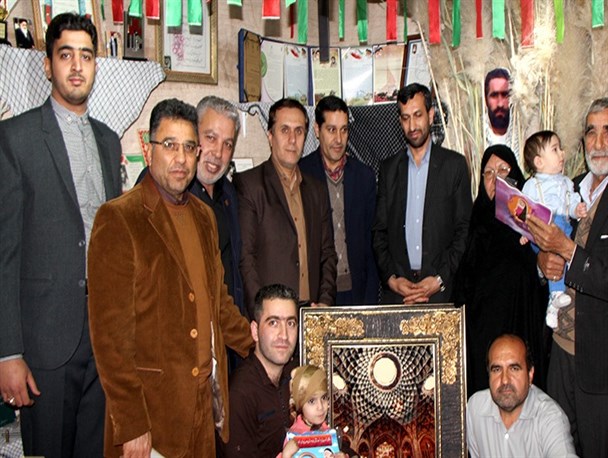 مسئولان ورزش استان اصفهان با خانواده شهید اصغر لاوی دیدار کردند+ تصاویر