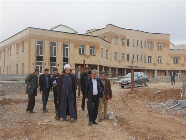 بازدید رئیس دانشگاه شهرکرد در هیاهوی شایعات صحیح و غلط گازگرفتگی دانشجویان