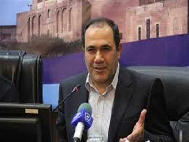 مدیری که حقوق نجومی دارد، نمی تواند خود را نوکر مردم بداند/ انقلاب اسلامی انقلاب گل در برابر گلوله بود